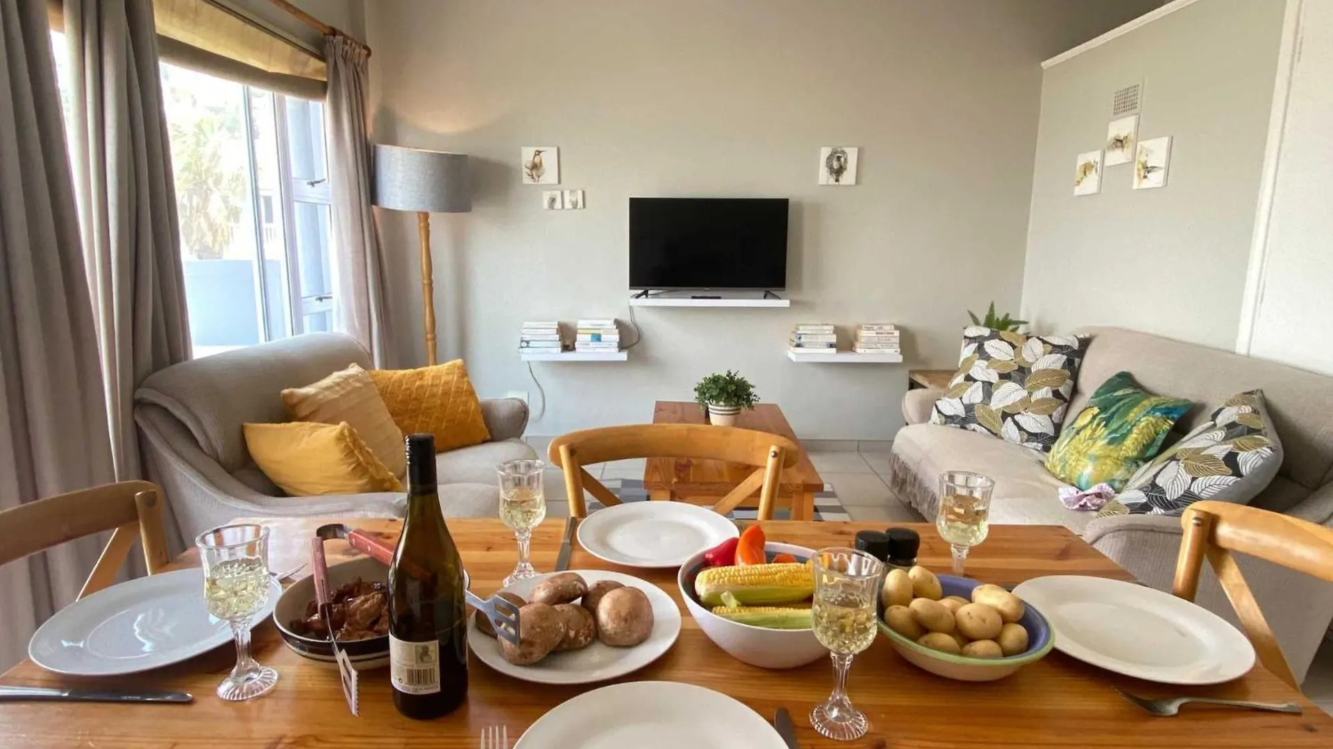 Apartment Tranquility By The Sea: Beachside Family Fun! Cape Town