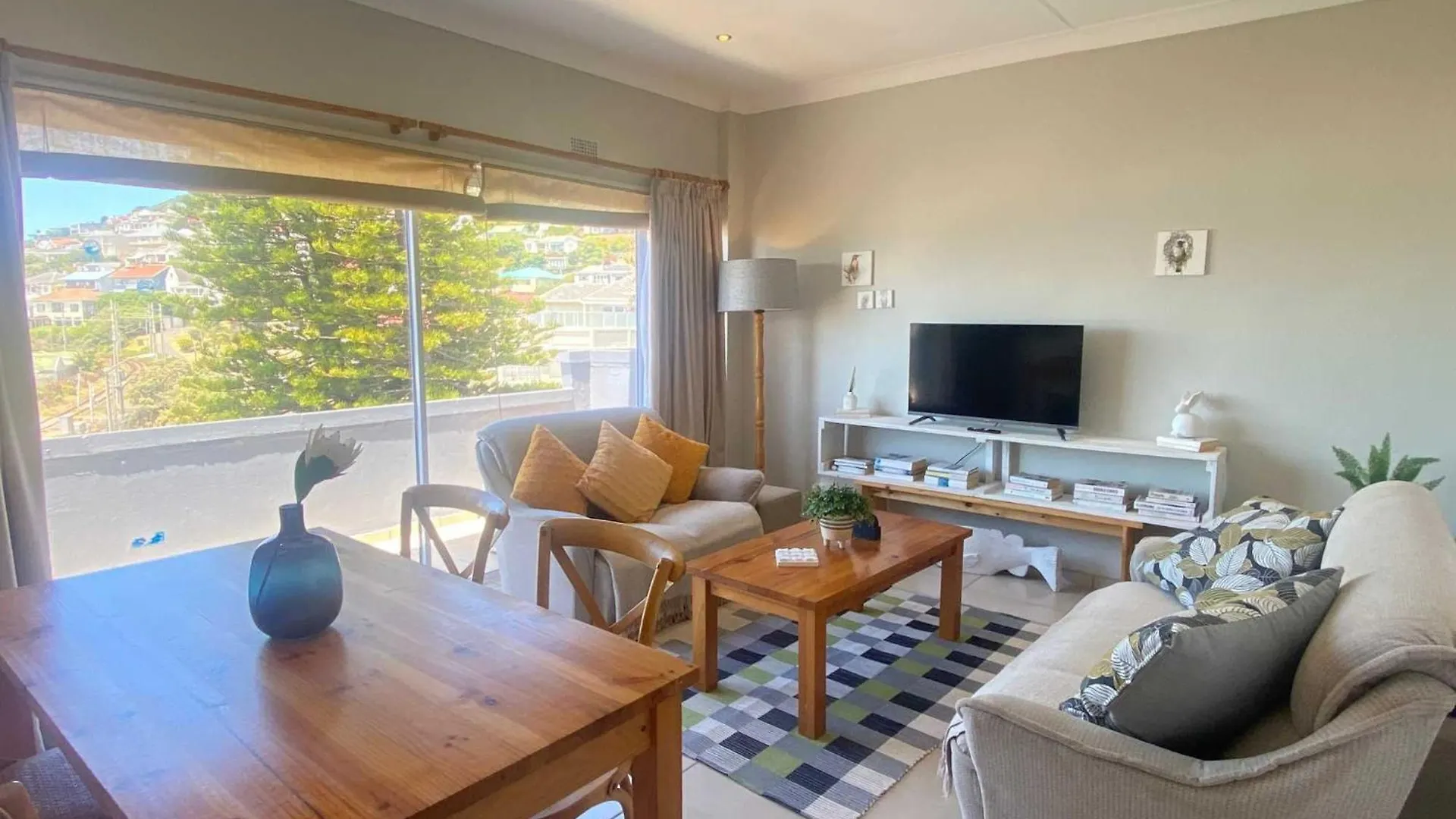 Apartment Tranquility By The Sea: Beachside Family Fun! Cape Town South Africa