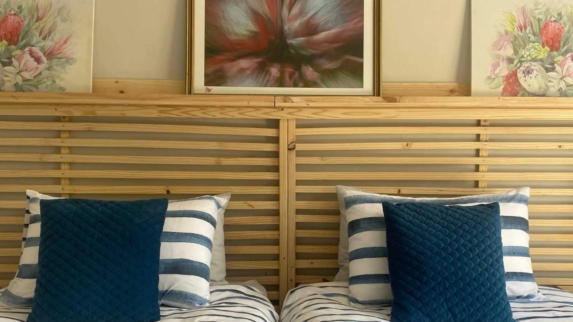 Apartment Tranquility By The Sea: Beachside Family Fun! Cape Town South Africa