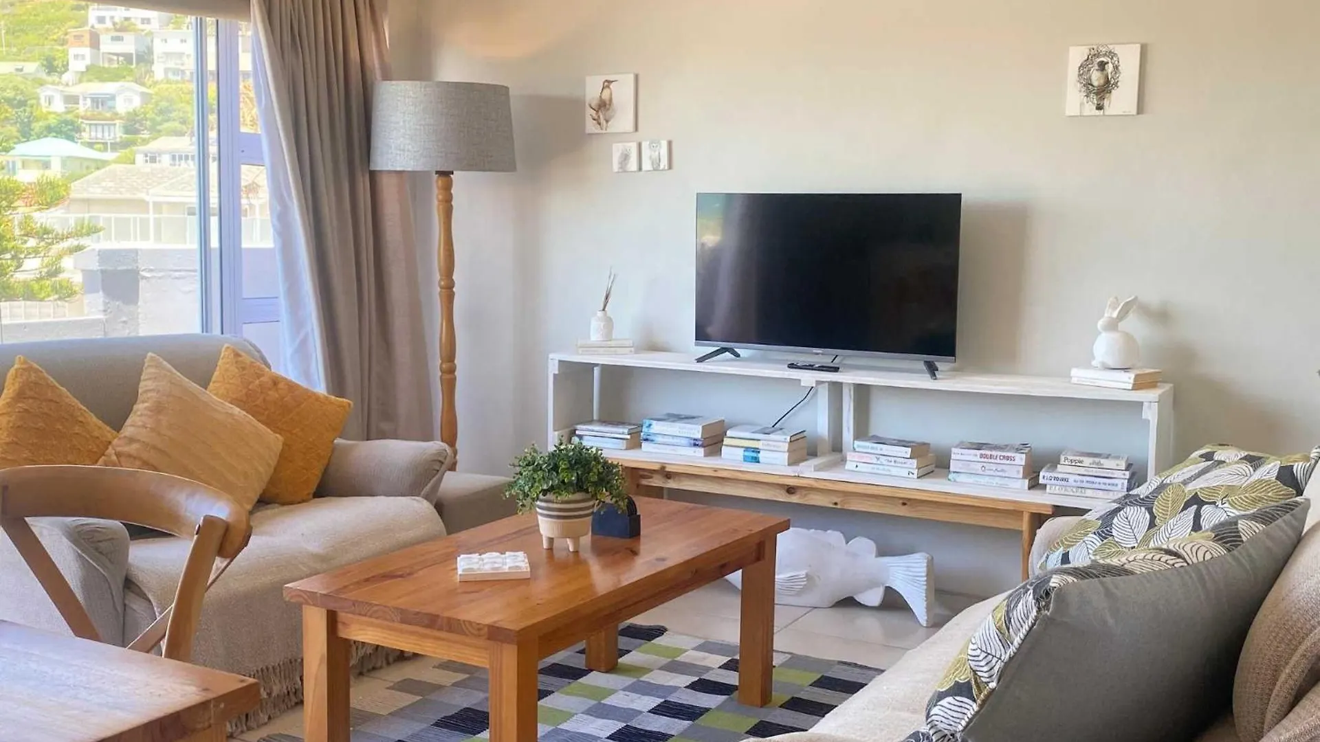 Tranquility By The Sea: Beachside Family Fun! Cape Town Apartment